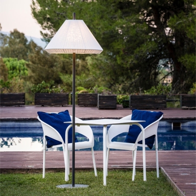 Eclairage salon de jardin avec lampadaire FARO SAIGON T70